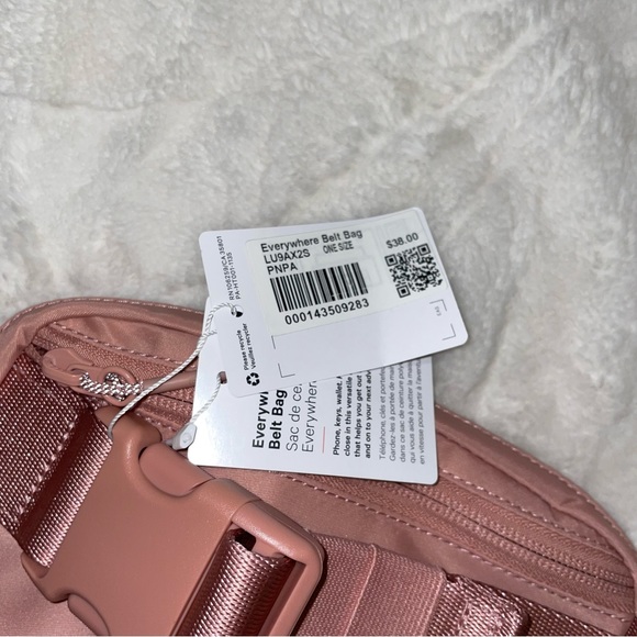 Lululemon Everywhere 1L Belt Bag in Pink Pastel - Picture 10 of 11